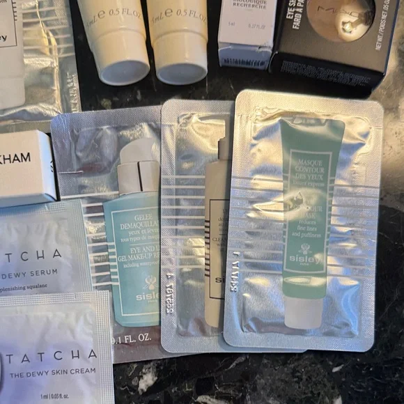 Luxury Perfume and Skincare Sample Collection - Picture 5 of 8